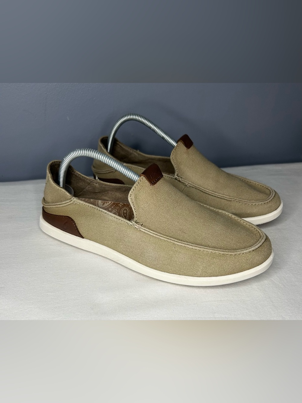 OluKai Manoa Slip-On Shoes Mens 9 Tan Canvas Loafers Casual Comfort Summer Beach